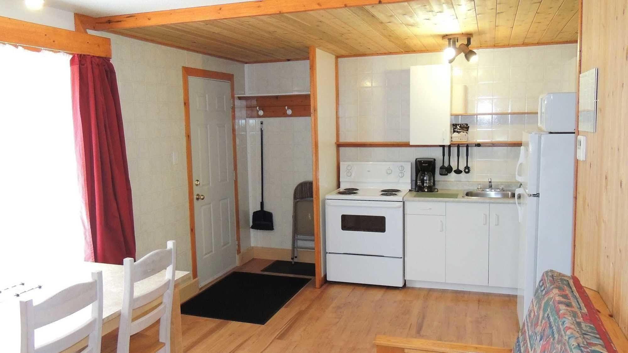 Viewpoint Rv & Cottages Salmon Arm Buitenkant foto